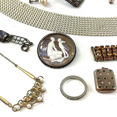 Lot 276 - A collection of costume jewellery including a...