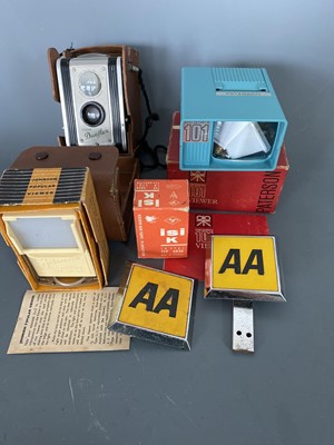 Lot 32 - Two studio lights, a 'Kodak' Duaflex, two AA...
