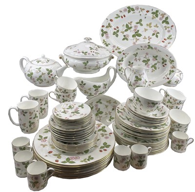 Lot 890 - A part Wedgwood wild strawberry service...