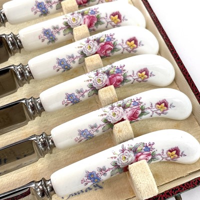 Lot 910 - Royal Crown Derby porcelain Derby Posies tea...