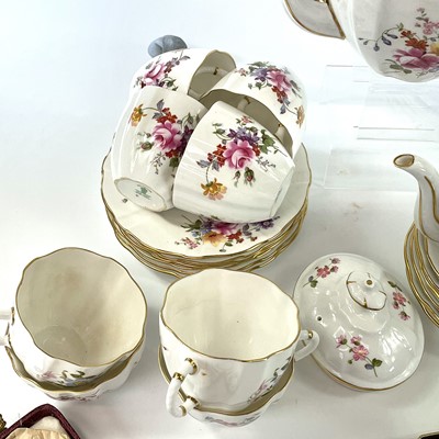 Lot 910 - Royal Crown Derby porcelain Derby Posies tea...