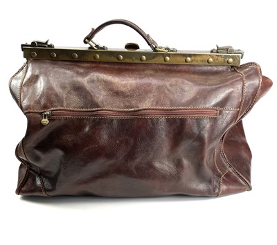 Lot 293 - An Italian brown leather holdall bag with...