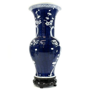 Lot 61 - A large Chinese blue and white porcelain...