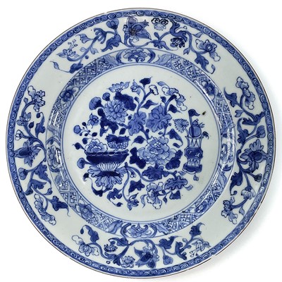 Lot 85 - Three Chinese blue and white porcelain plates,...