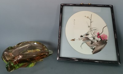 Lot 37 - An art glass bowl, and Oriental feather art...