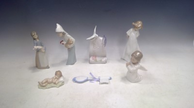 Lot 47 - A Collection of LLADRO figures and...