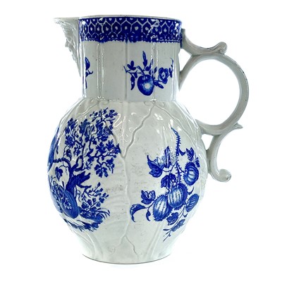 Lot 800 - A Worcester blue and white cabbage leaf...