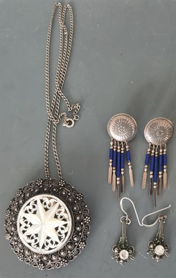 Lot 15 - A pair of silver dreamcatcher earrings with...