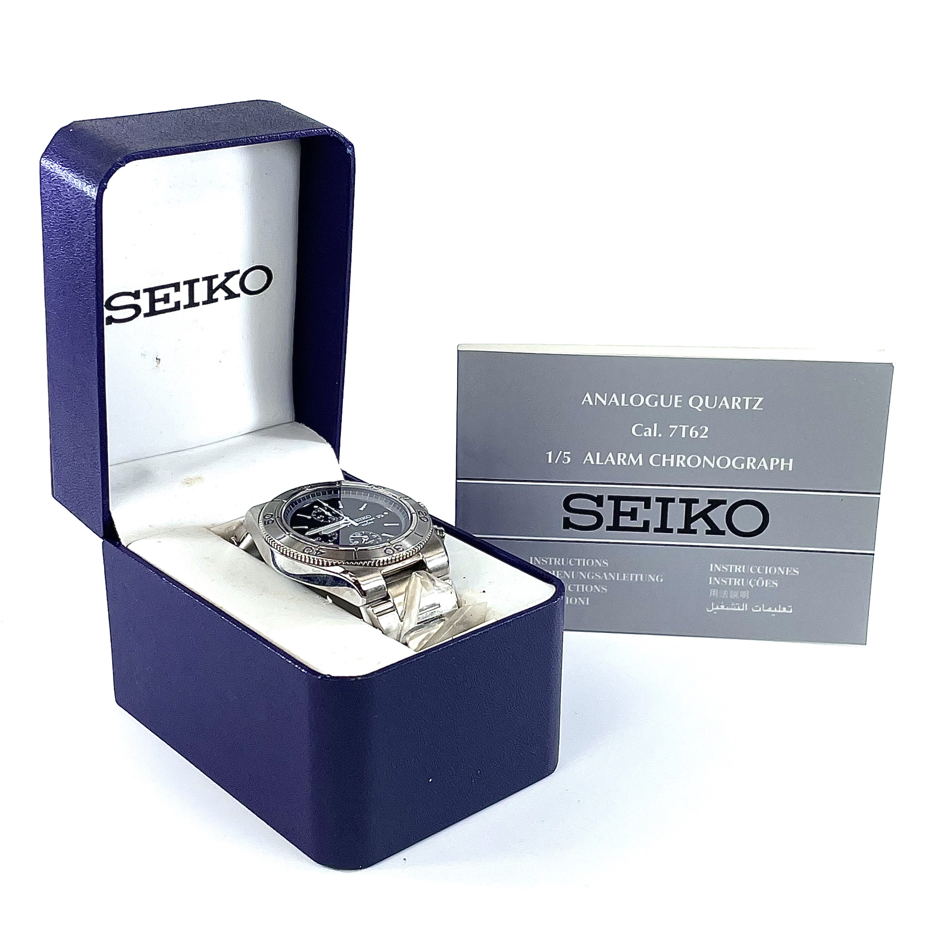 Lot 370 - A Seiko Chronograph quartz cal. 7T62