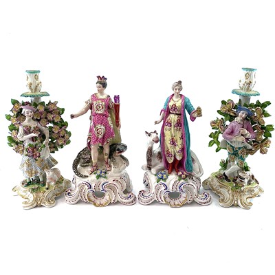 Lot 828 - A pair of Samson Chelsea style porcelain...