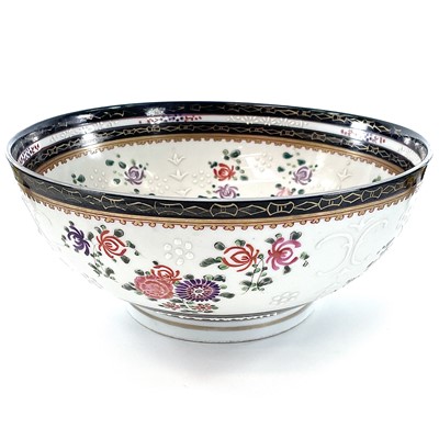Lot 199 - A Samson porcelain bowl, circa 1900, with...
