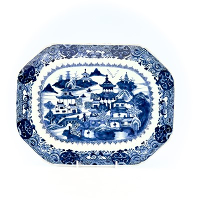 Lot 206 - A Chinese blue and white porcelain meat dish,...