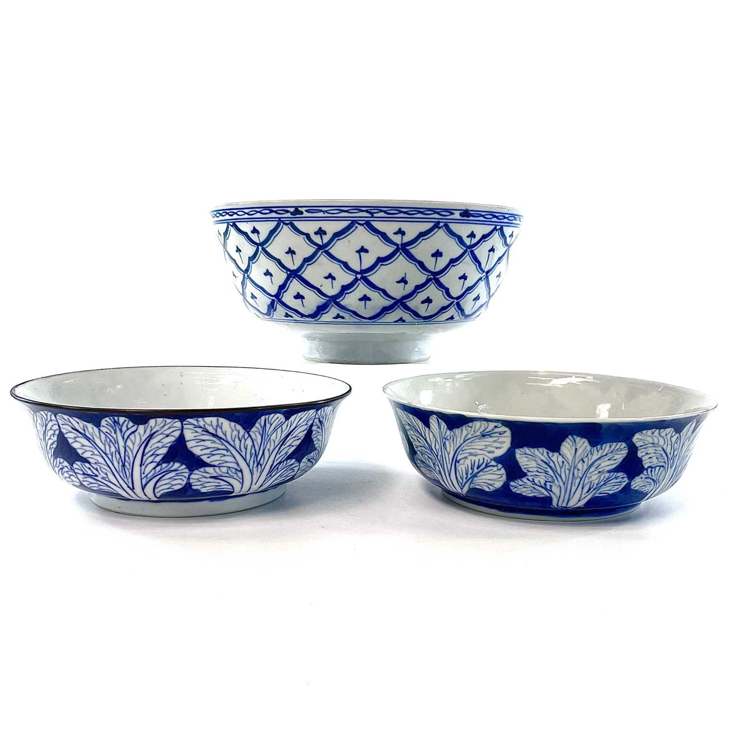 Lot 121 - A matched pair of Chinese blue and white...
