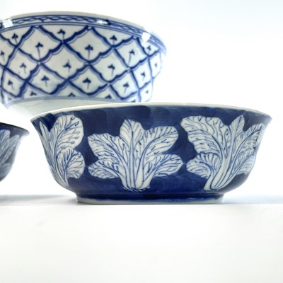 Lot 121 - A matched pair of Chinese blue and white...