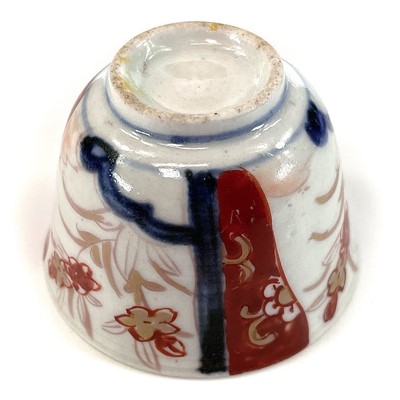 Lot 149 - A Chinese Imari saki cup, 19th century, height...