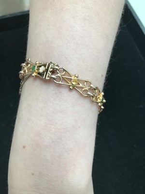 Lot 196 - An attractive Edwardian 15ct gold bracelet,...