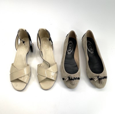 Lot 292 - A pair of Tod's black and cream patent leather...