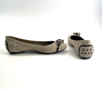 Lot 292 - A pair of Tod's black and cream patent leather...