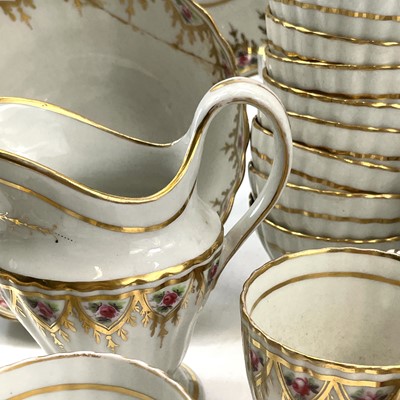 Lot 817 - A good Newhall porcelain tea set, circa 1800,...