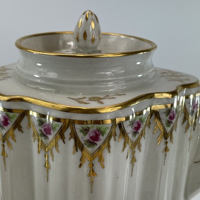 Lot 817 - A good Newhall porcelain tea set, circa 1800,...