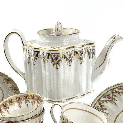 Lot 817 - A good Newhall porcelain tea set, circa 1800,...