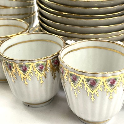 Lot 817 - A good Newhall porcelain tea set, circa 1800,...