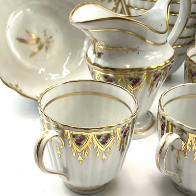 Lot 817 - A good Newhall porcelain tea set, circa 1800,...