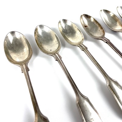 Lot 61 - A Victorian silver set of six fiddle and thread teaspoons.