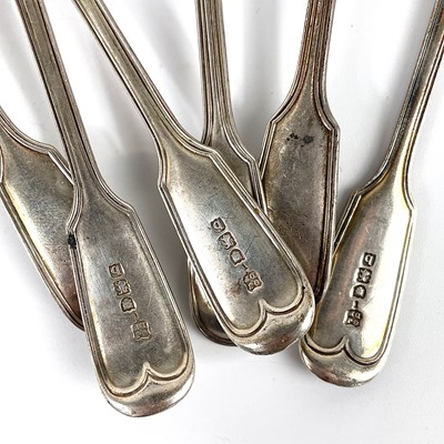 Lot 61 - A Victorian silver set of six fiddle and thread teaspoons.