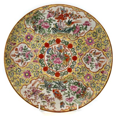Lot 174 - A Chinese Canton famille jaune porcelain plate,...