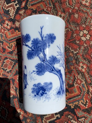 Lot 187 - A Chinese blue and white porcelain brush pot,...
