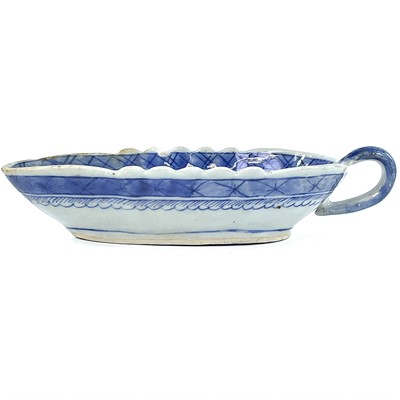 Lot 270 - A Chinese blue and white sauce boat, 18th...