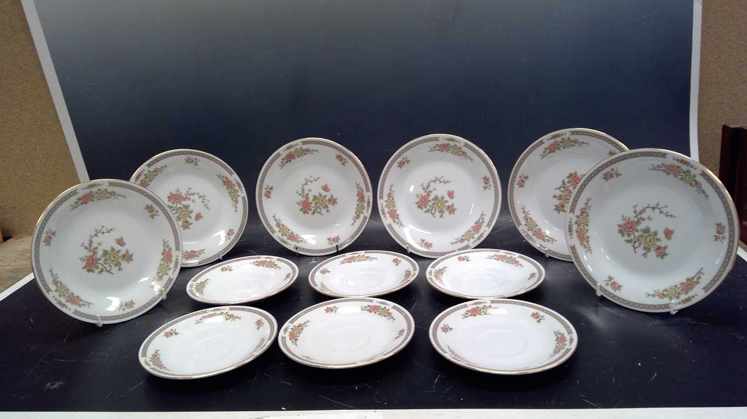 Lot 74 LILING Fine Bone China, Yung Shen design, Six