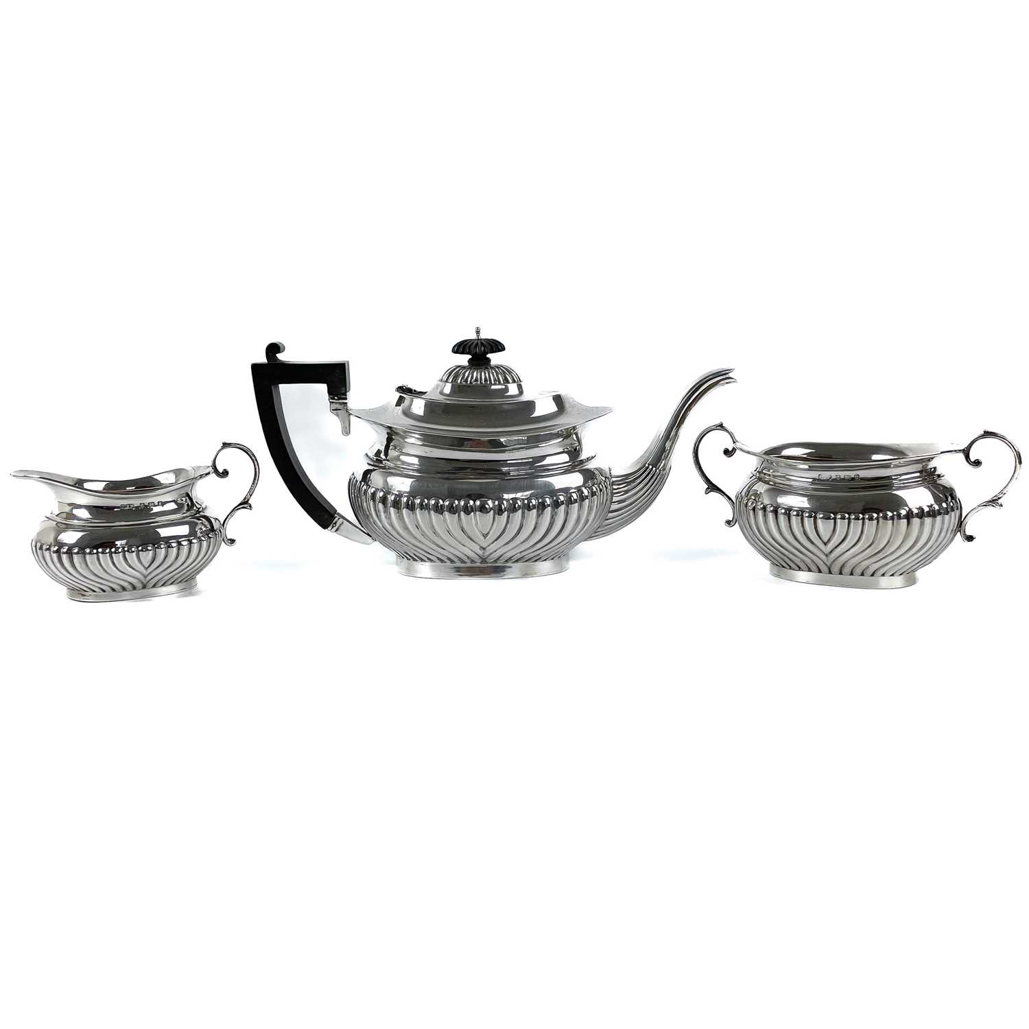 Lot 273 - An Edwardian silver half fluted three piece
