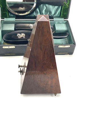 Lot 89 - A Victorian rosewood metronome de Maelzel,...