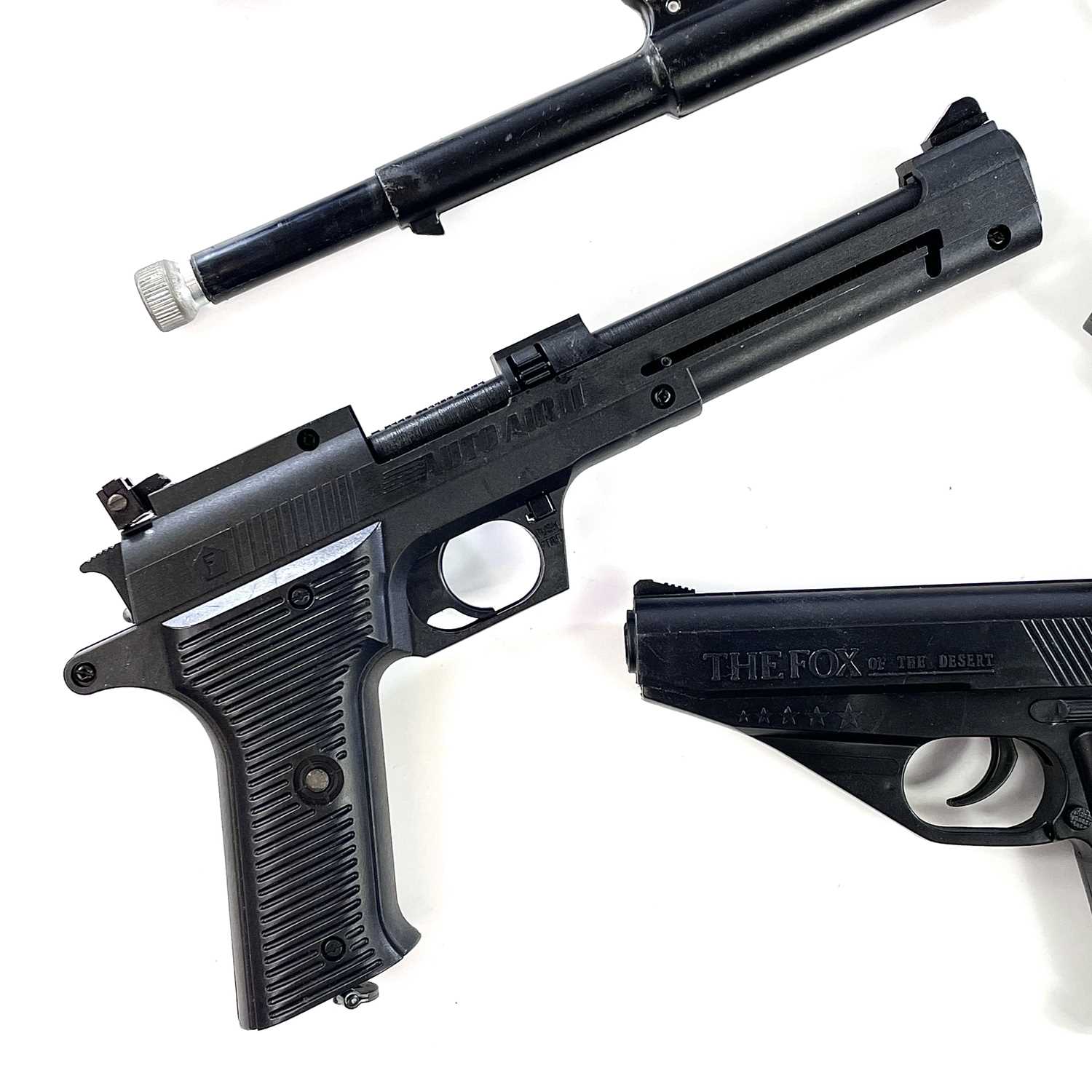 Lot 87 A Gamo P.23 air pistol, boxed, a Gat gun, a