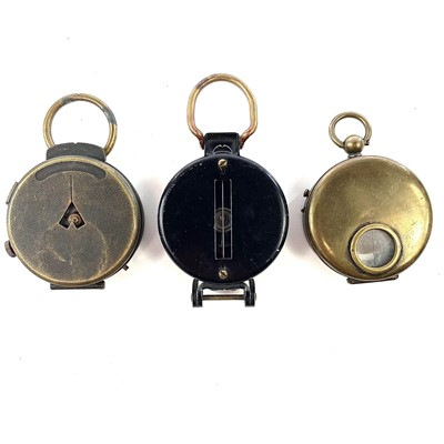 Lot 86 - An early 20th century brass marching compass,...