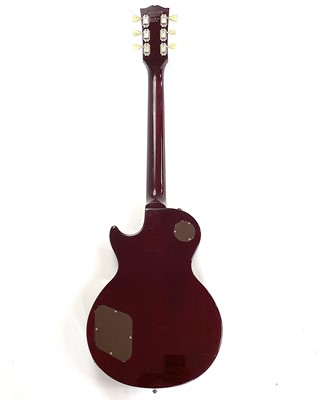 Lot 25 - A 1994 'Gibson' Les Paul electric guitar.