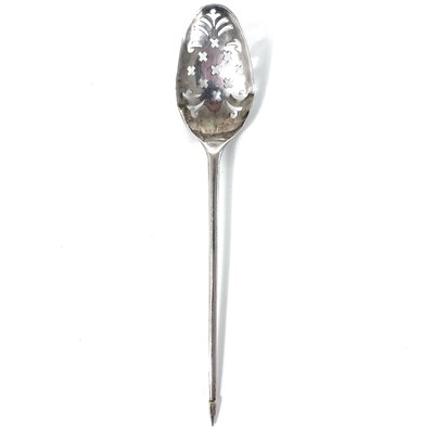 Lot 97 - A Georgian silver mote spoon.