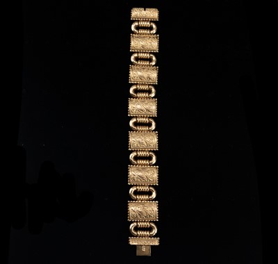 Lot 6 - An 18ct rose gold book chain bracelet.