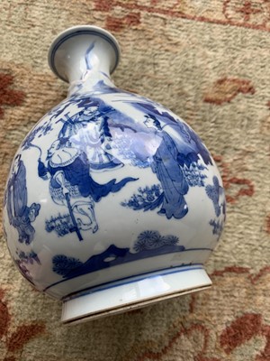 Lot 174 - A Chinese blue and white porcelain bottle vase, 17th century style.