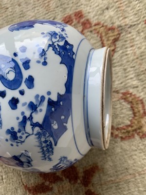 Lot 174 - A Chinese blue and white porcelain bottle vase, 17th century style.