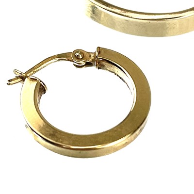 Lot 115 - Two pairs of 9ct gold hoop earrings.
