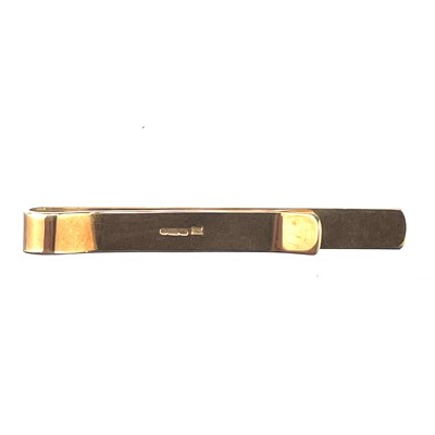 Lot 132 - A modern 9ct hallmarked gold tie clip.