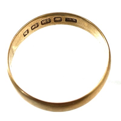 Lot 117 - An Edwardian 18ct hallmarked gold band ring.