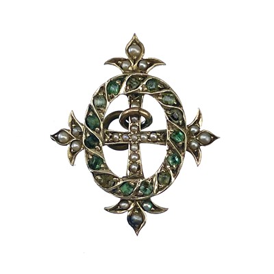 Lot 140 - A 19th century gold peridot and seed pearl set small cross and oval design pendant.