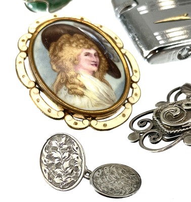 Lot 219 - A pair of silver foliate engraved cufflinks, a silver brooch, silver and amber pendant etc.