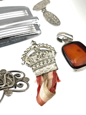 Lot 219 - A pair of silver foliate engraved cufflinks, a silver brooch, silver and amber pendant etc.