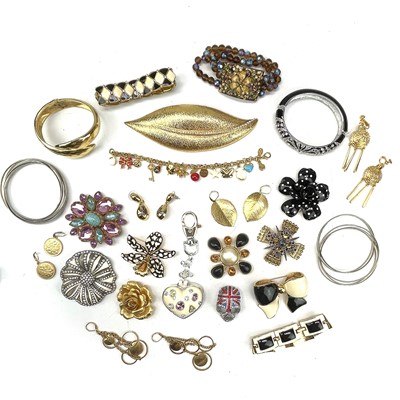 Lot 390 - A collection of Joan Rivers fashion jewellery brooches, bangles and earrings.