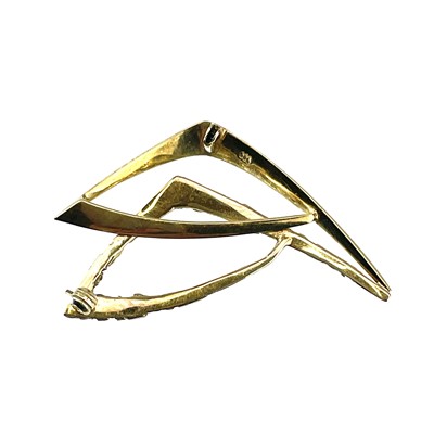 Lot 182 - A 14ct gold abstract brooch.